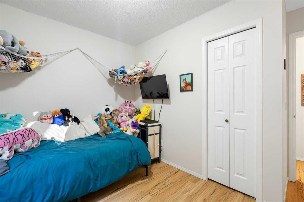 2-601 4Th Street, Canmore, AB - Indoor Photo Showing Bedroom