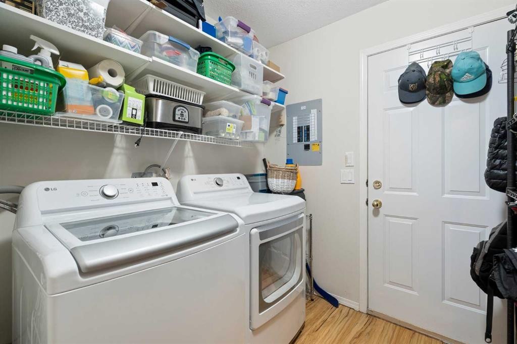 2-601 4Th Street, Canmore, AB - Indoor Photo Showing Laundry Room