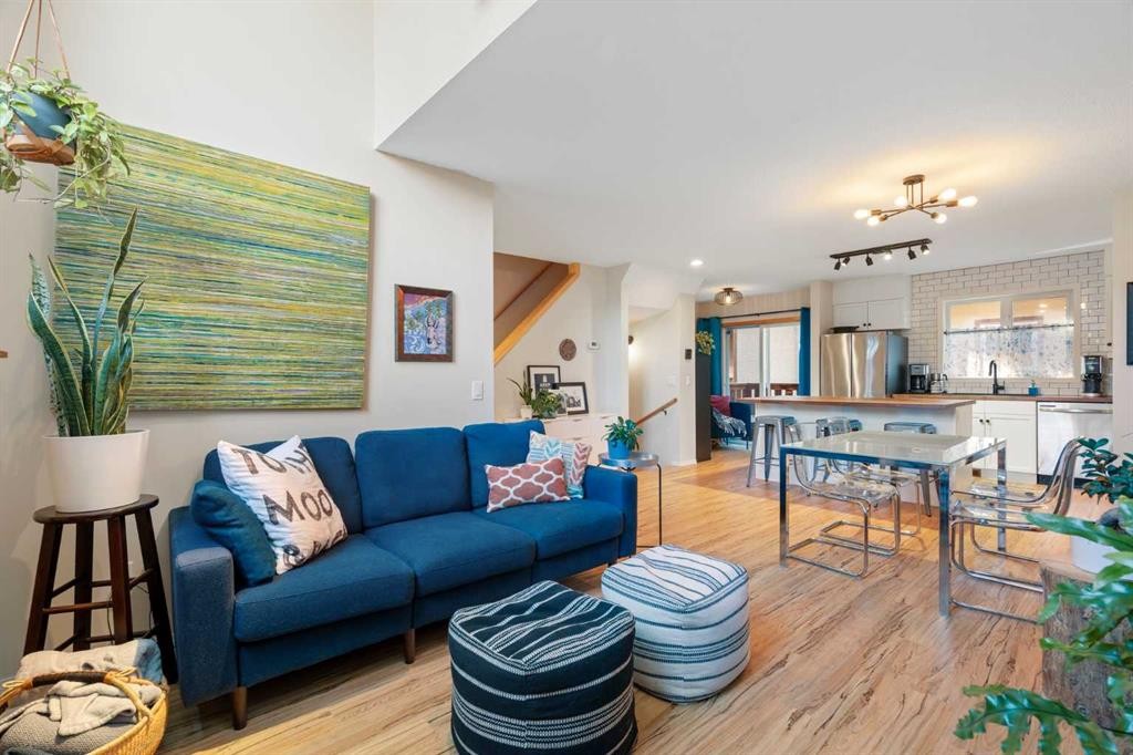 2-601 4Th Street, Canmore, AB - Indoor Photo Showing Living Room