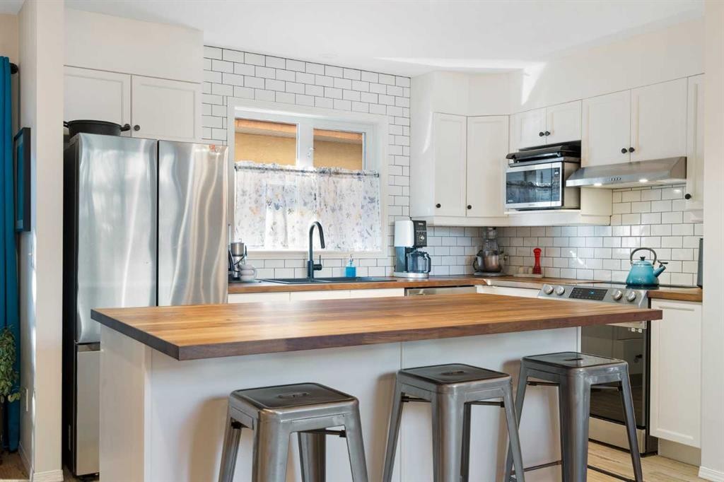 2-601 4Th Street, Canmore, AB - Indoor Photo Showing Kitchen