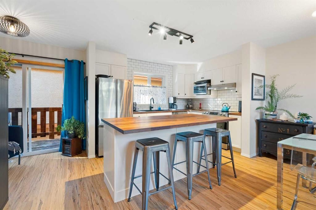 2-601 4Th Street, Canmore, AB - Indoor Photo Showing Kitchen