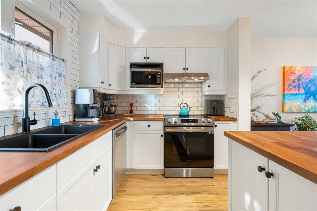 2-601 4Th Street, Canmore, AB - Indoor Photo Showing Kitchen With Double Sink