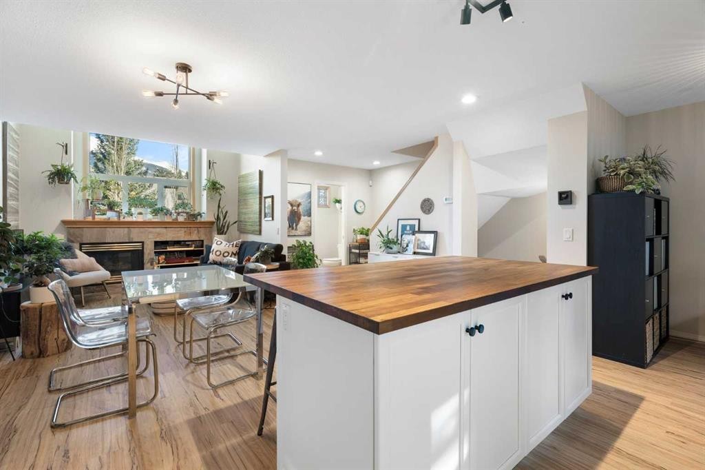 2-601 4Th Street, Canmore, AB - Indoor Photo Showing Kitchen
