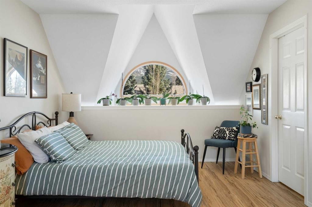 2-601 4Th Street, Canmore, AB - Indoor Photo Showing Bedroom