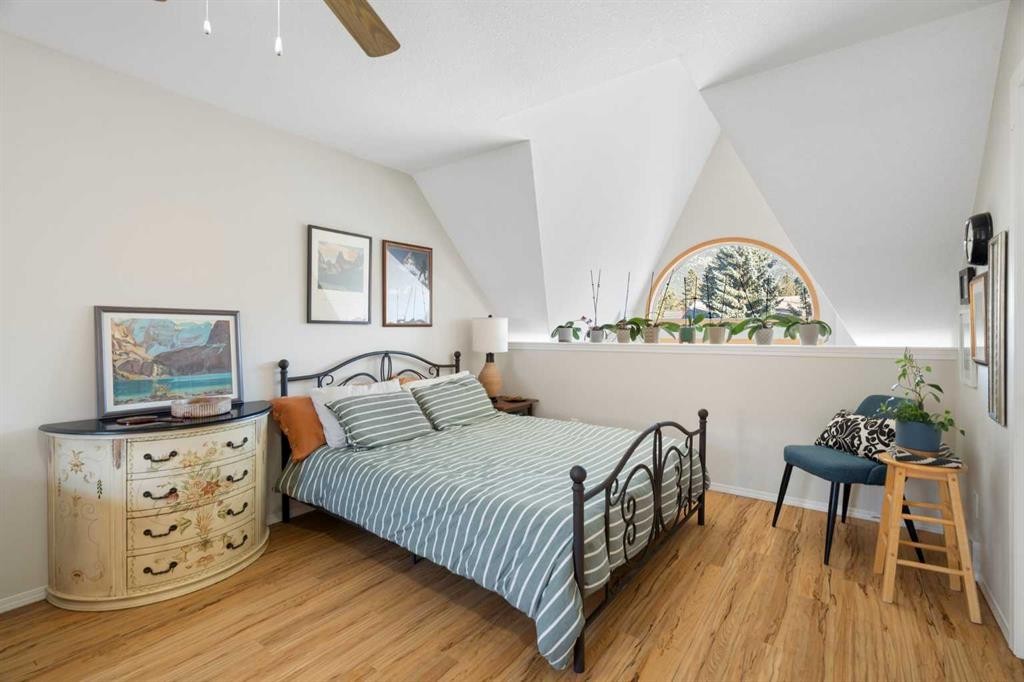 2-601 4Th Street, Canmore, AB - Indoor Photo Showing Bedroom