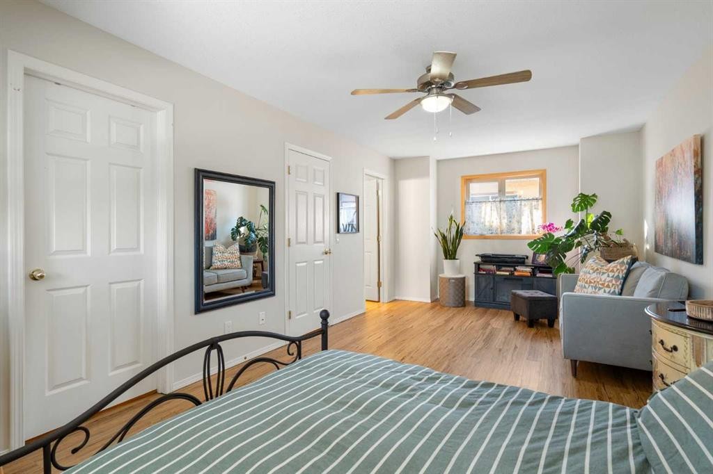 2-601 4Th Street, Canmore, AB - Indoor Photo Showing Living Room