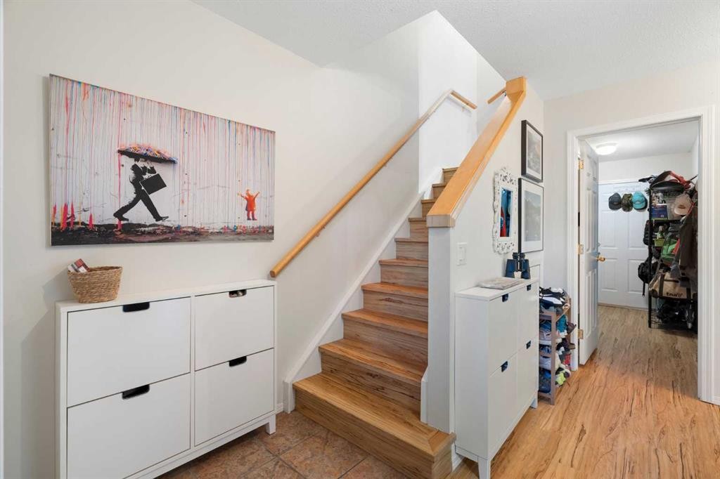 2-601 4Th Street, Canmore, AB - Indoor Photo Showing Other Room