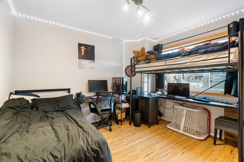 2-601 4Th Street, Canmore, AB - Indoor Photo Showing Bedroom