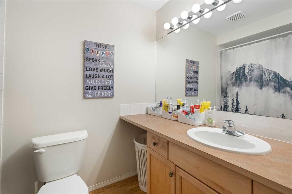 2-601 4Th Street, Canmore, AB - Indoor Photo Showing Bathroom
