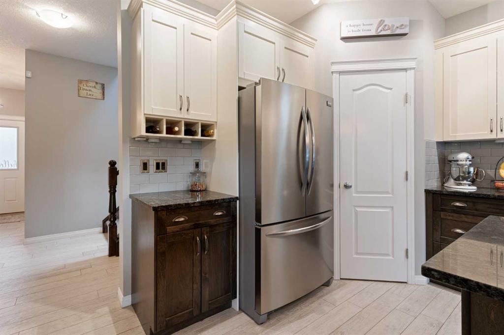 95 Evansborough Common Nw, Calgary, AB - Indoor Photo Showing Kitchen