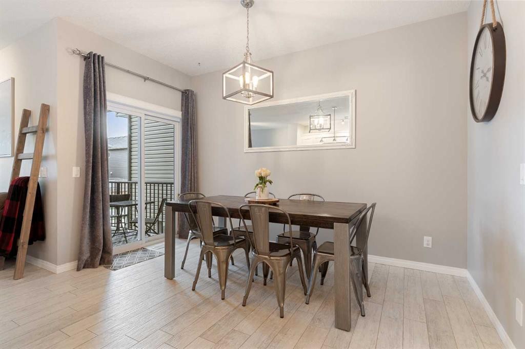 95 Evansborough Common Nw, Calgary, AB - Indoor Photo Showing Dining Room