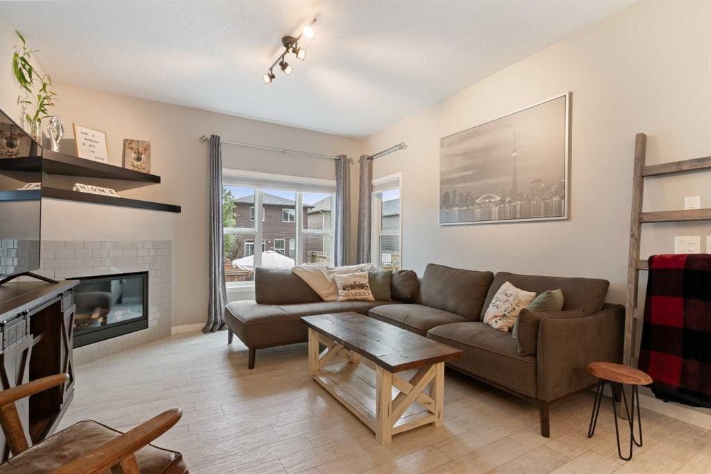 95 Evansborough Common Nw, Calgary, AB - Indoor Photo Showing Living Room With Fireplace