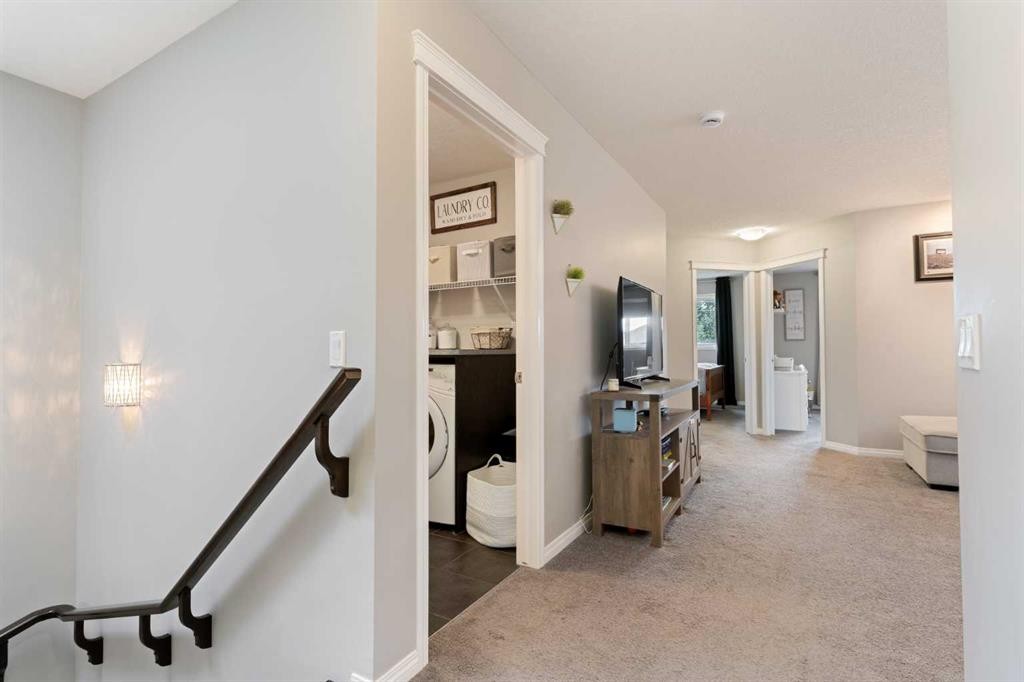 95 Evansborough Common Nw, Calgary, AB - Indoor Photo Showing Other Room