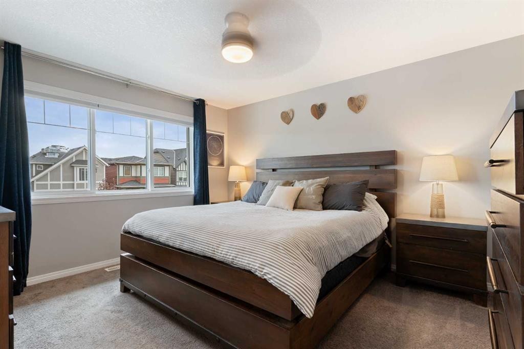 95 Evansborough Common Nw, Calgary, AB - Indoor Photo Showing Bedroom