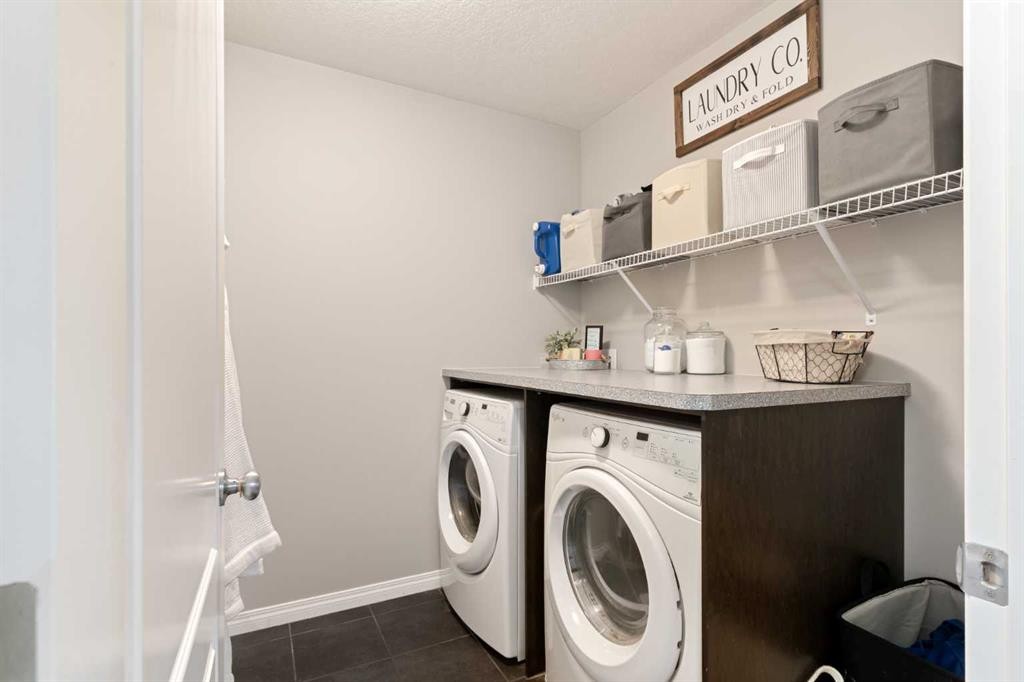 95 Evansborough Common Nw, Calgary, AB - Indoor Photo Showing Laundry Room