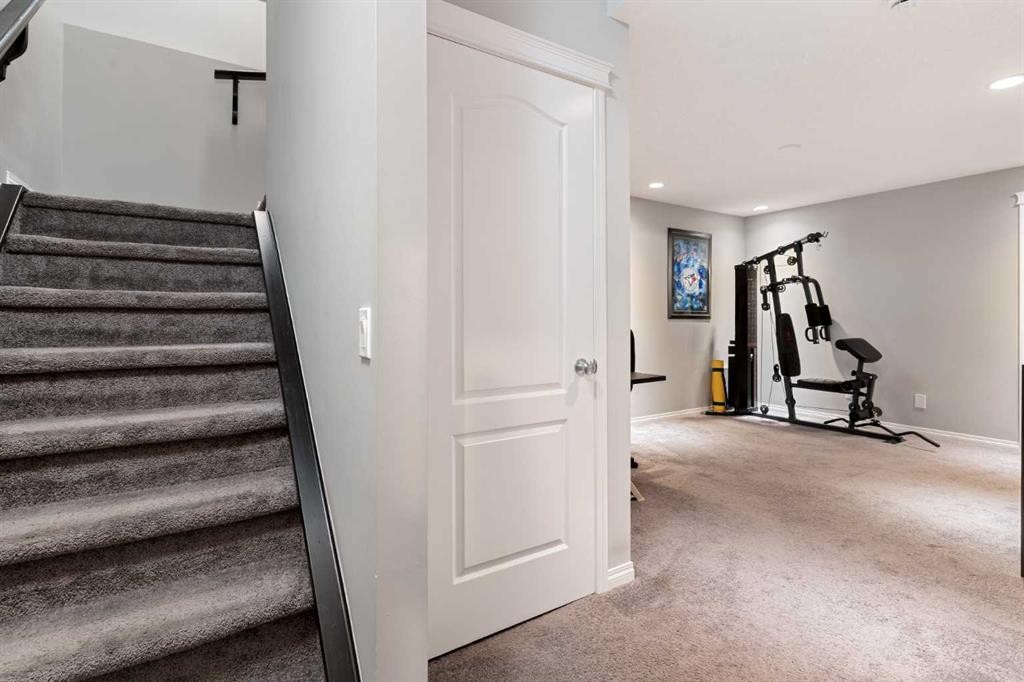 95 Evansborough Common Nw, Calgary, AB - Indoor Photo Showing Other Room
