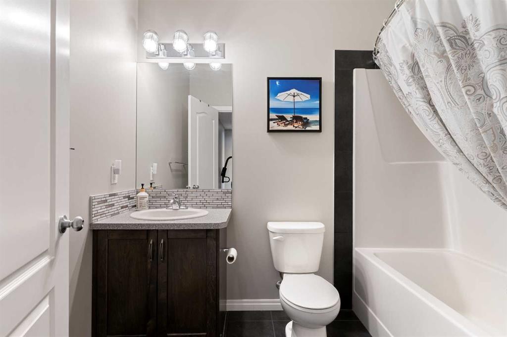 95 Evansborough Common Nw, Calgary, AB - Indoor Photo Showing Bathroom