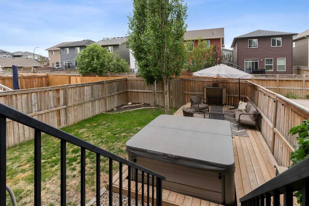 95 Evansborough Common Nw, Calgary, AB - Outdoor With Exterior