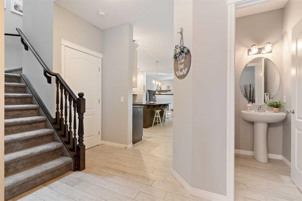 95 Evansborough Common Nw, Calgary, AB - Indoor Photo Showing Other Room