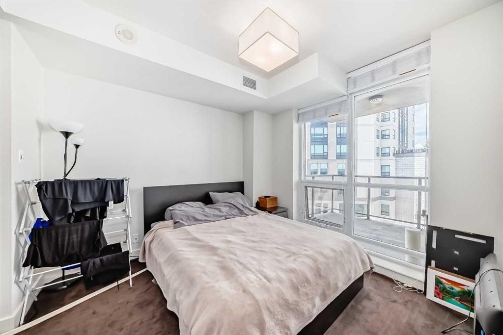 507-10 Shawnee Hill Sw, Calgary, AB - Indoor Photo Showing Bedroom