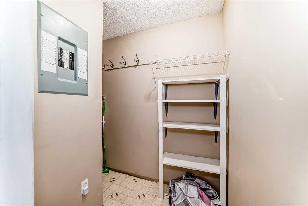 312-21 Dover Point Se, Calgary, AB - Indoor