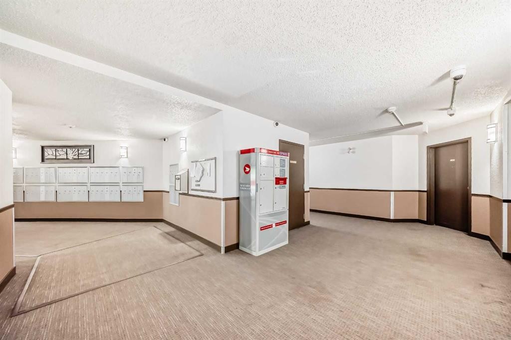 312-21 Dover Point Se, Calgary, AB - Indoor Photo Showing Other Room