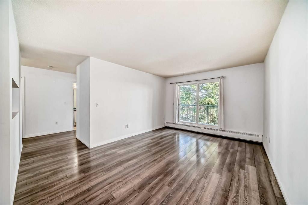 312-21 Dover Point Se, Calgary, AB - Indoor Photo Showing Other Room