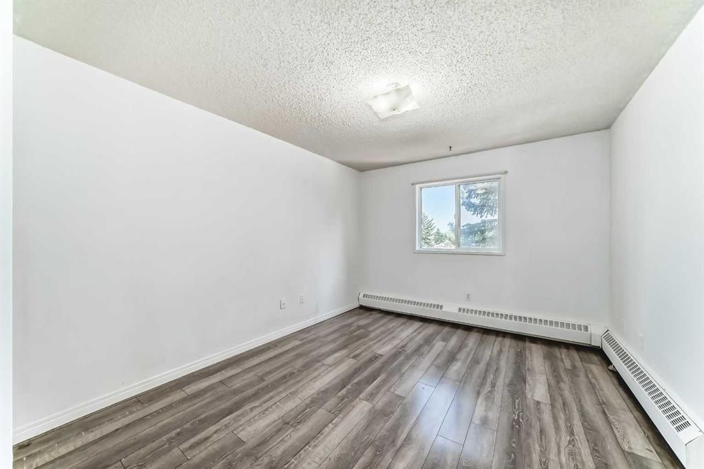 312-21 Dover Point Se, Calgary, AB - Indoor Photo Showing Other Room