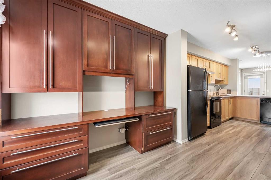 312 Saddlebrook Point Ne, Calgary, AB - Indoor Photo Showing Kitchen
