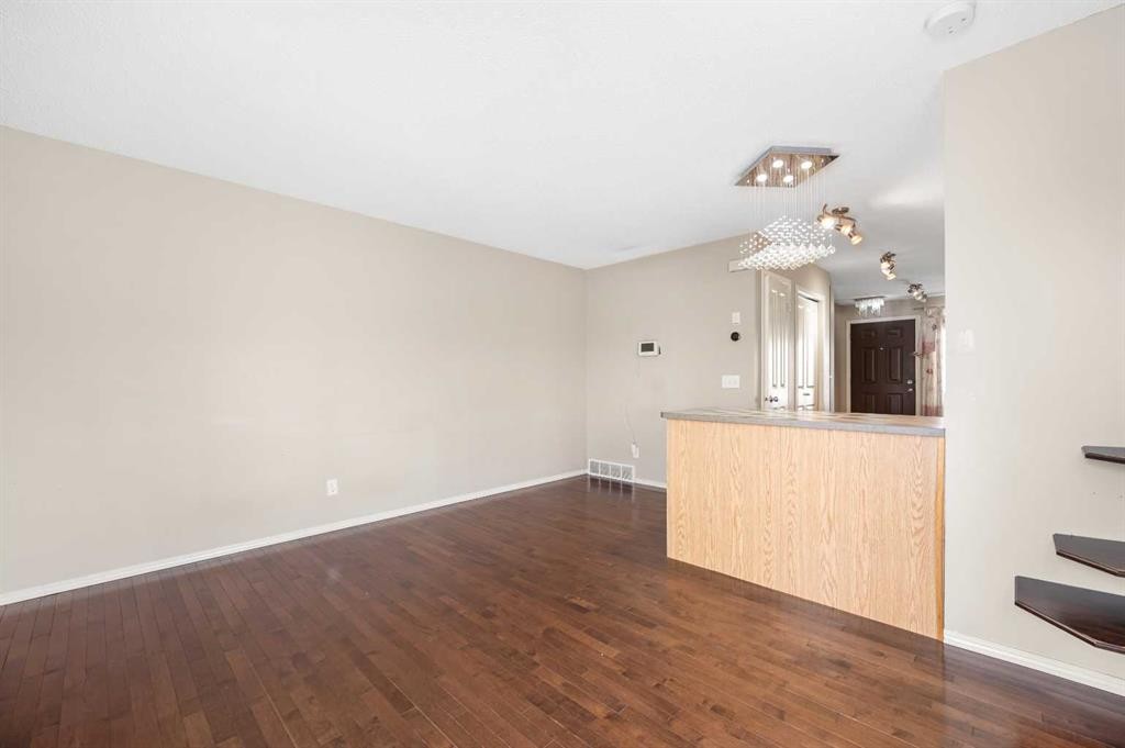312 Saddlebrook Point Ne, Calgary, AB - Indoor Photo Showing Other Room
