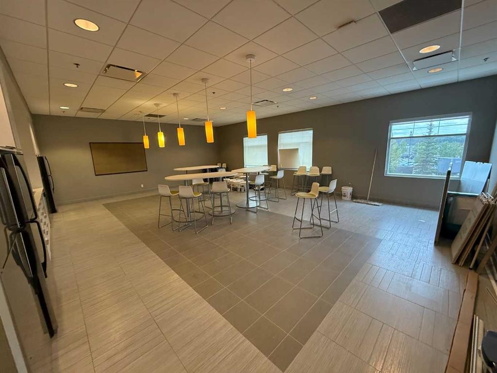 100 Grande Boulevard, Cochrane, AB