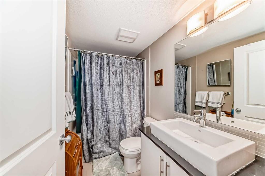3302-240 Skyview Ranch Road Ne, Calgary, AB - Indoor Photo Showing Bathroom