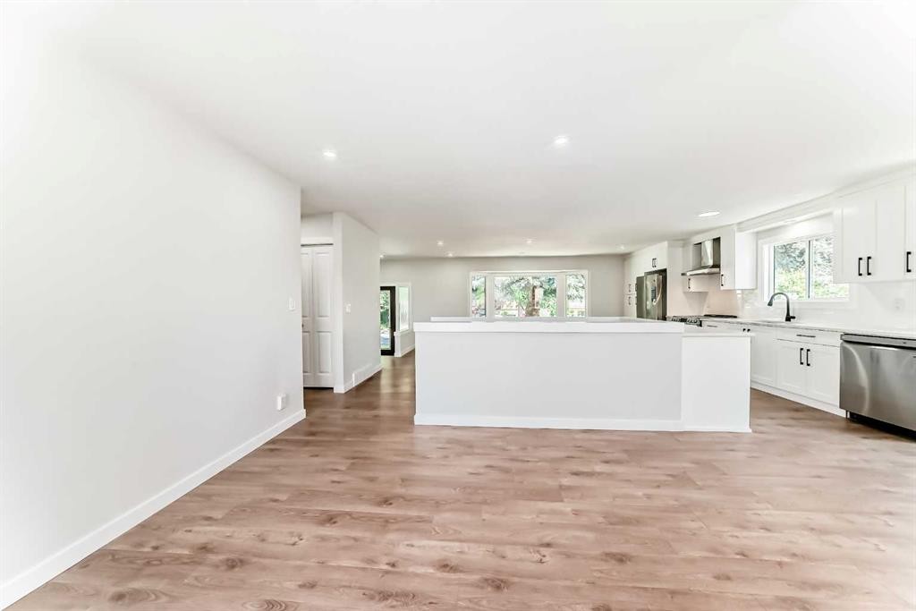 5173 Whitestone Road Ne, Calgary, AB - Indoor Photo Showing Kitchen