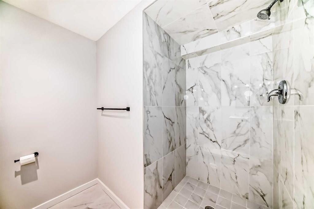 5173 Whitestone Road Ne, Calgary, AB - Indoor Photo Showing Bathroom