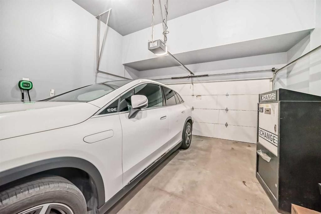107 Nolancrest Rise Nw, Calgary, AB - Indoor Photo Showing Garage