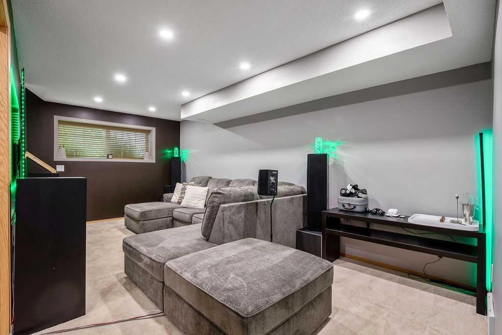 128 Cramond Crescent Se, Calgary, AB - Indoor