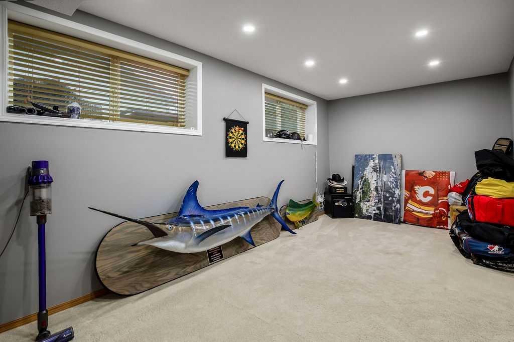 128 Cramond Crescent Se, Calgary, AB - Indoor