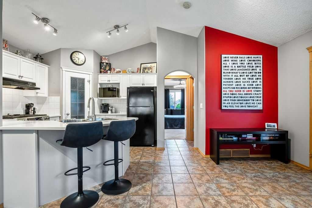 128 Cramond Crescent Se, Calgary, AB - Indoor Photo Showing Kitchen With Upgraded Kitchen