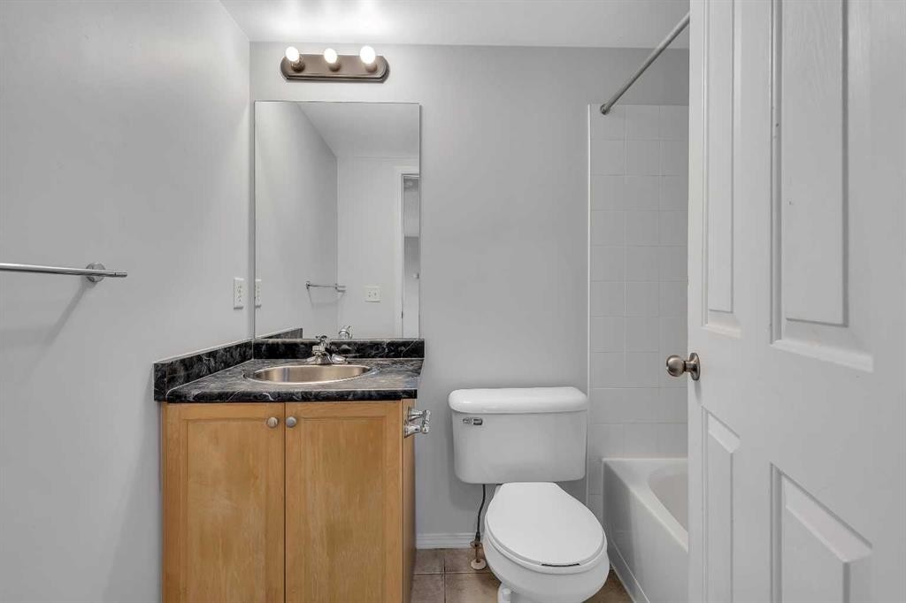 6307-304 Mackenzie Way Sw, Airdrie, AB - Indoor Photo Showing Bathroom