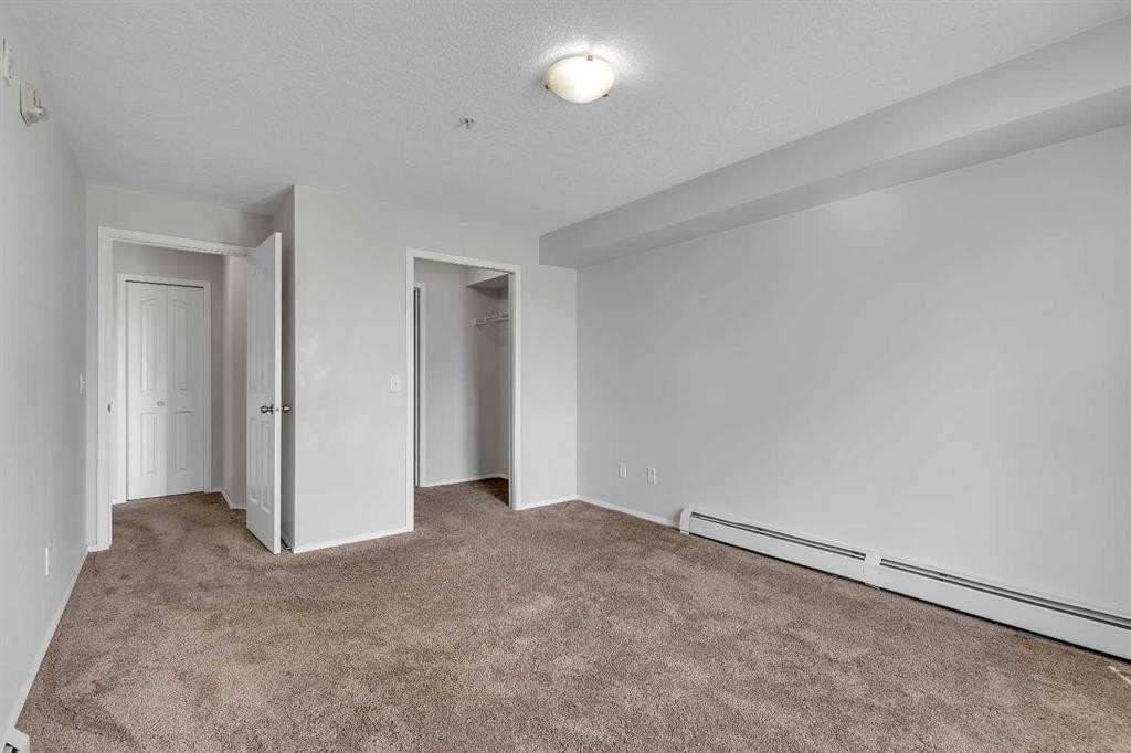 6307-304 Mackenzie Way Sw, Airdrie, AB - Indoor Photo Showing Other Room