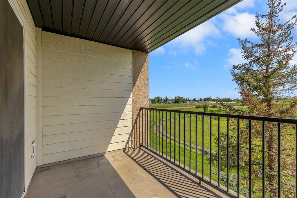 6307-304 Mackenzie Way Sw, Airdrie, AB - Outdoor With Exterior