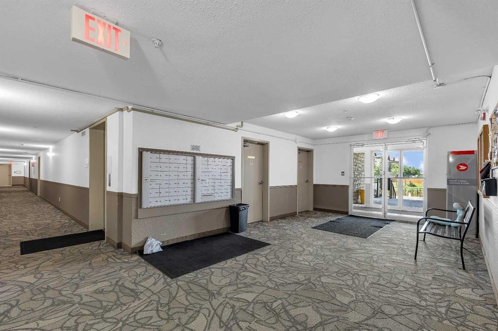 6307-304 Mackenzie Way Sw, Airdrie, AB - Indoor Photo Showing Other Room