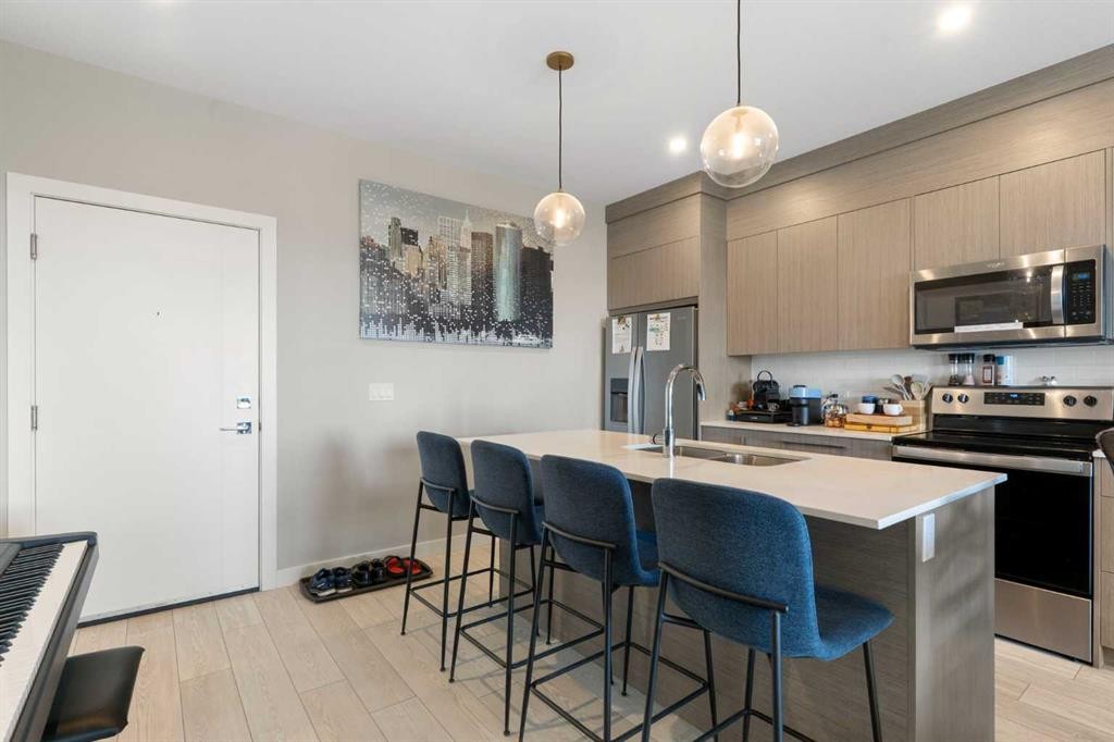 1603-60 Skyview Ranch Road Ne, Calgary, AB - Indoor Photo Showing Kitchen With Double Sink With Upgraded Kitchen