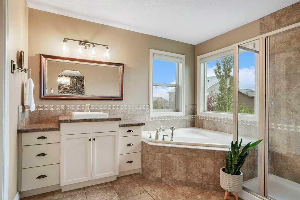127 Hillcrest Boulevard, Strathmore, AB - Indoor Photo Showing Bathroom