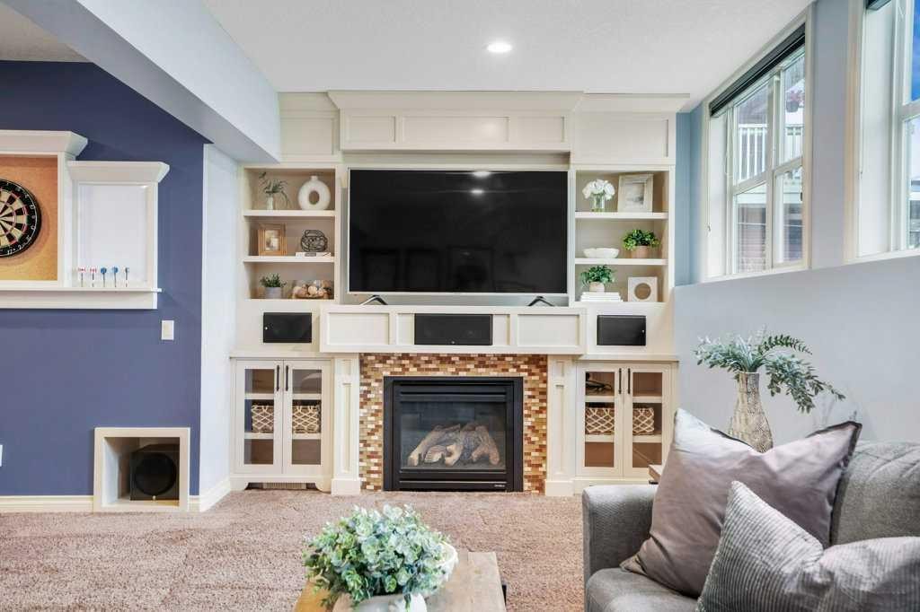 127 Hillcrest Boulevard, Strathmore, AB - Indoor Photo Showing Living Room With Fireplace