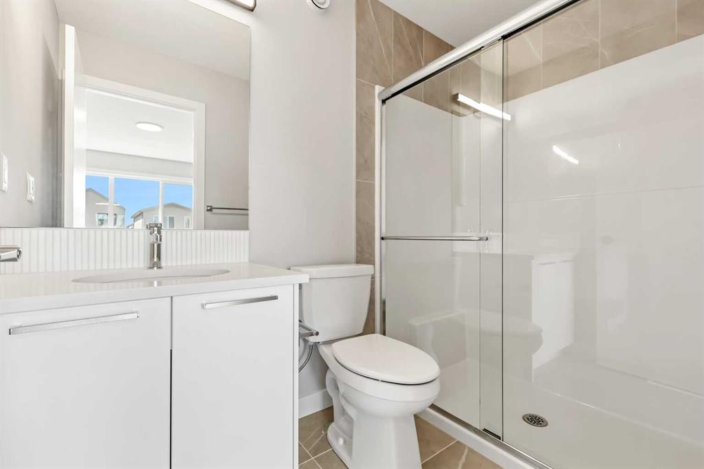 7055 Rangeview Avenue Se, Calgary, AB - Indoor Photo Showing Bathroom