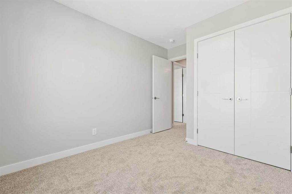 7055 Rangeview Avenue Se, Calgary, AB - Indoor Photo Showing Other Room