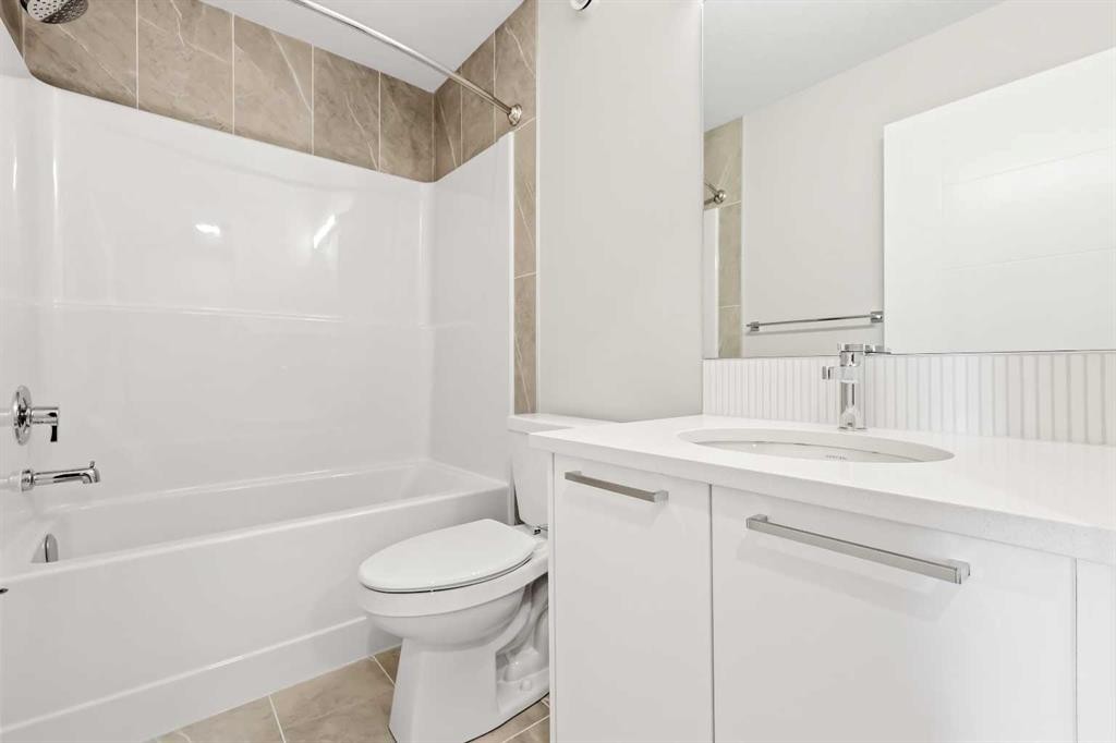 7055 Rangeview Avenue Se, Calgary, AB - Indoor Photo Showing Bathroom
