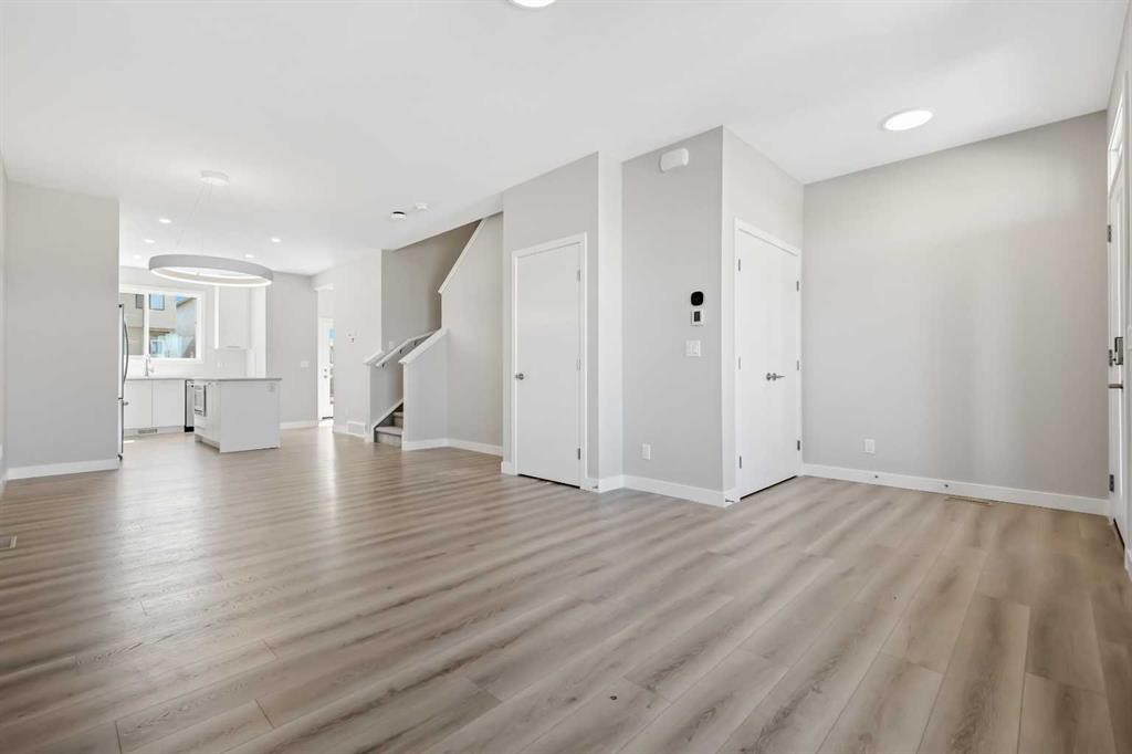 7055 Rangeview Avenue Se, Calgary, AB - Indoor