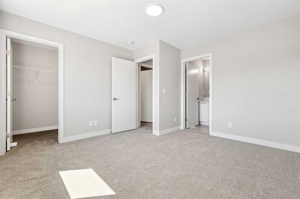 7055 Rangeview Avenue Se, Calgary, AB - Indoor Photo Showing Other Room